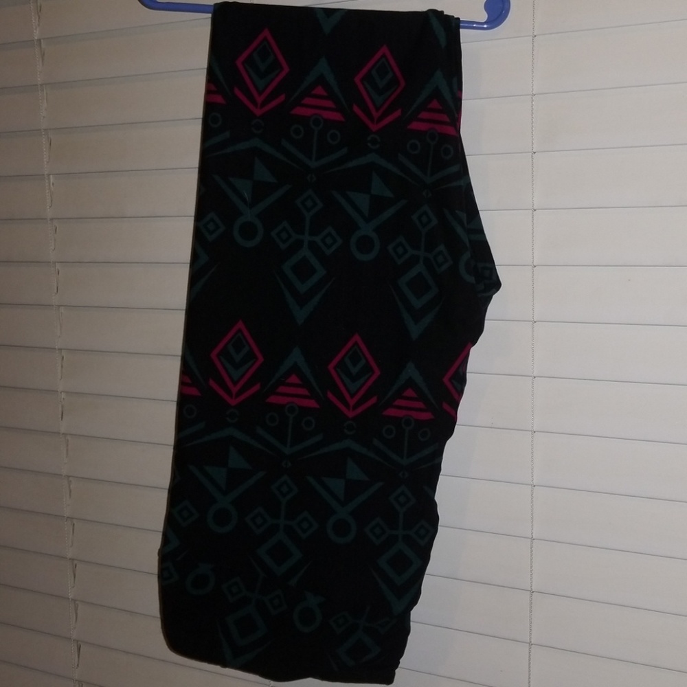 NWOT LuLaRoe TC leggings fit sizes 12-22